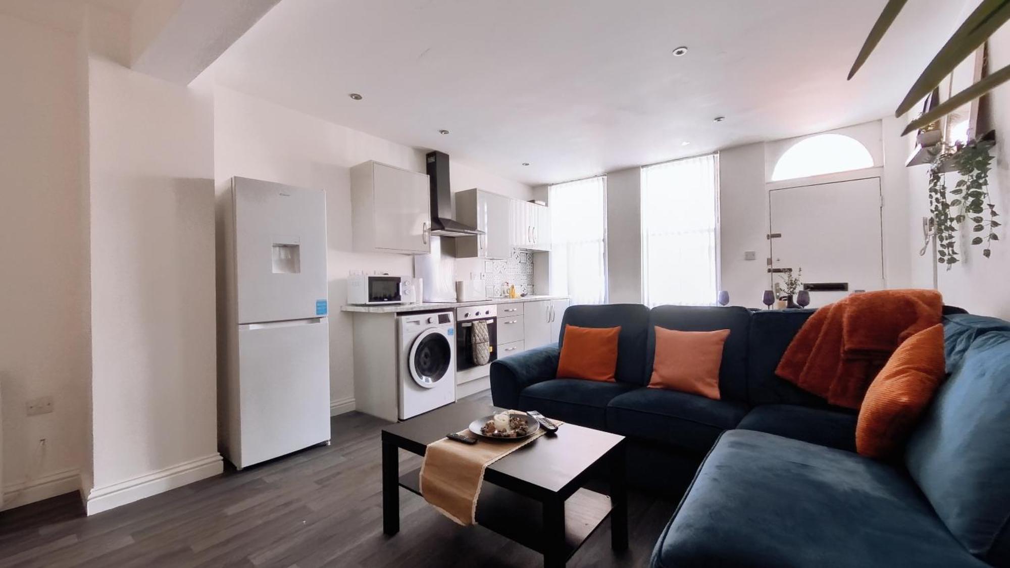 Group Bookings: Up To 30 Guests Across 5 Spacious Flats! Keyless Access Free Wifi & Parking 버밍엄 외부 사진