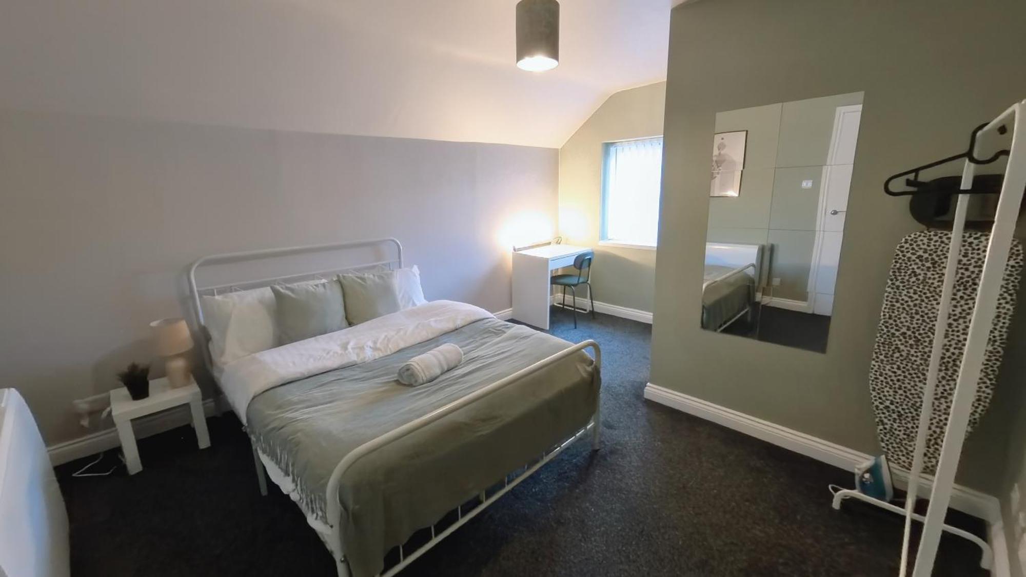 Group Bookings: Up To 30 Guests Across 5 Spacious Flats! Keyless Access Free Wifi & Parking 버밍엄 외부 사진