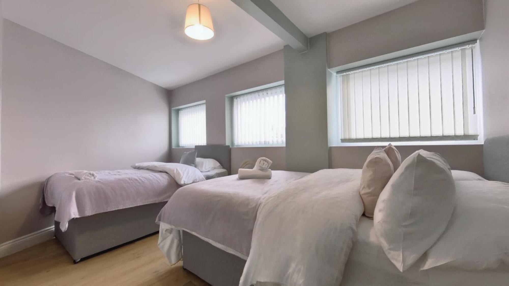 Group Bookings: Up To 30 Guests Across 5 Spacious Flats! Keyless Access Free Wifi & Parking 버밍엄 외부 사진