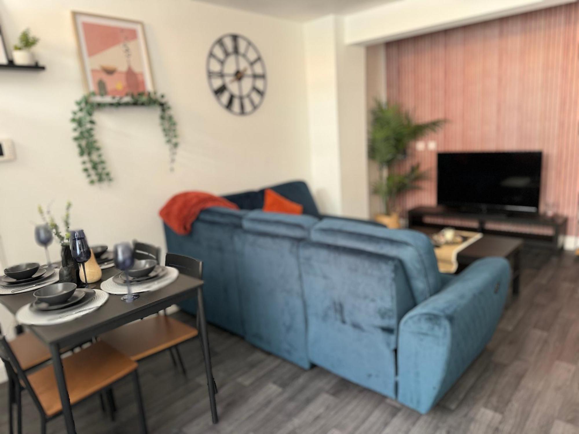 Group Bookings: Up To 30 Guests Across 5 Spacious Flats! Keyless Access Free Wifi & Parking 버밍엄 외부 사진