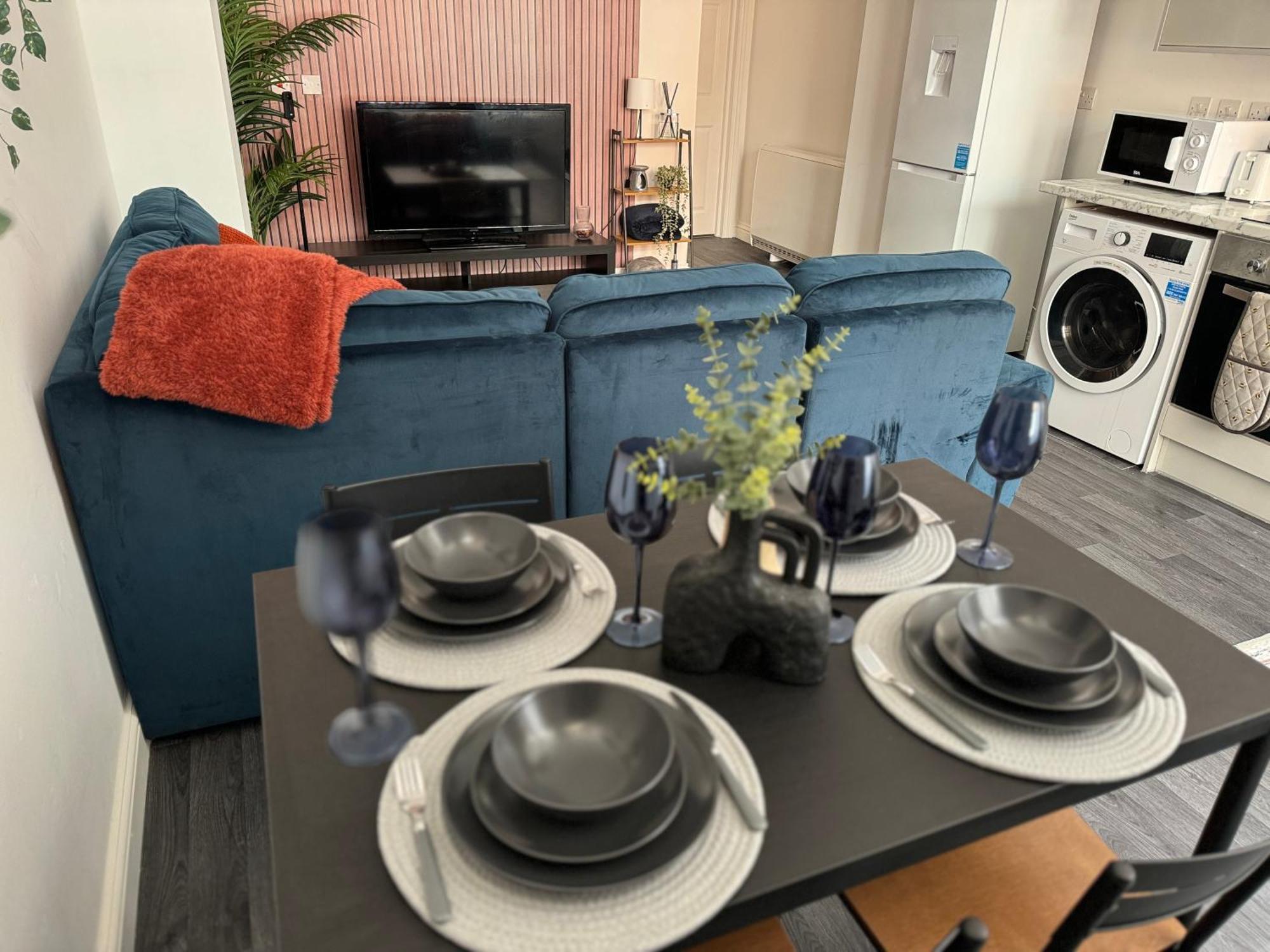 Group Bookings: Up To 30 Guests Across 5 Spacious Flats! Keyless Access Free Wifi & Parking 버밍엄 외부 사진