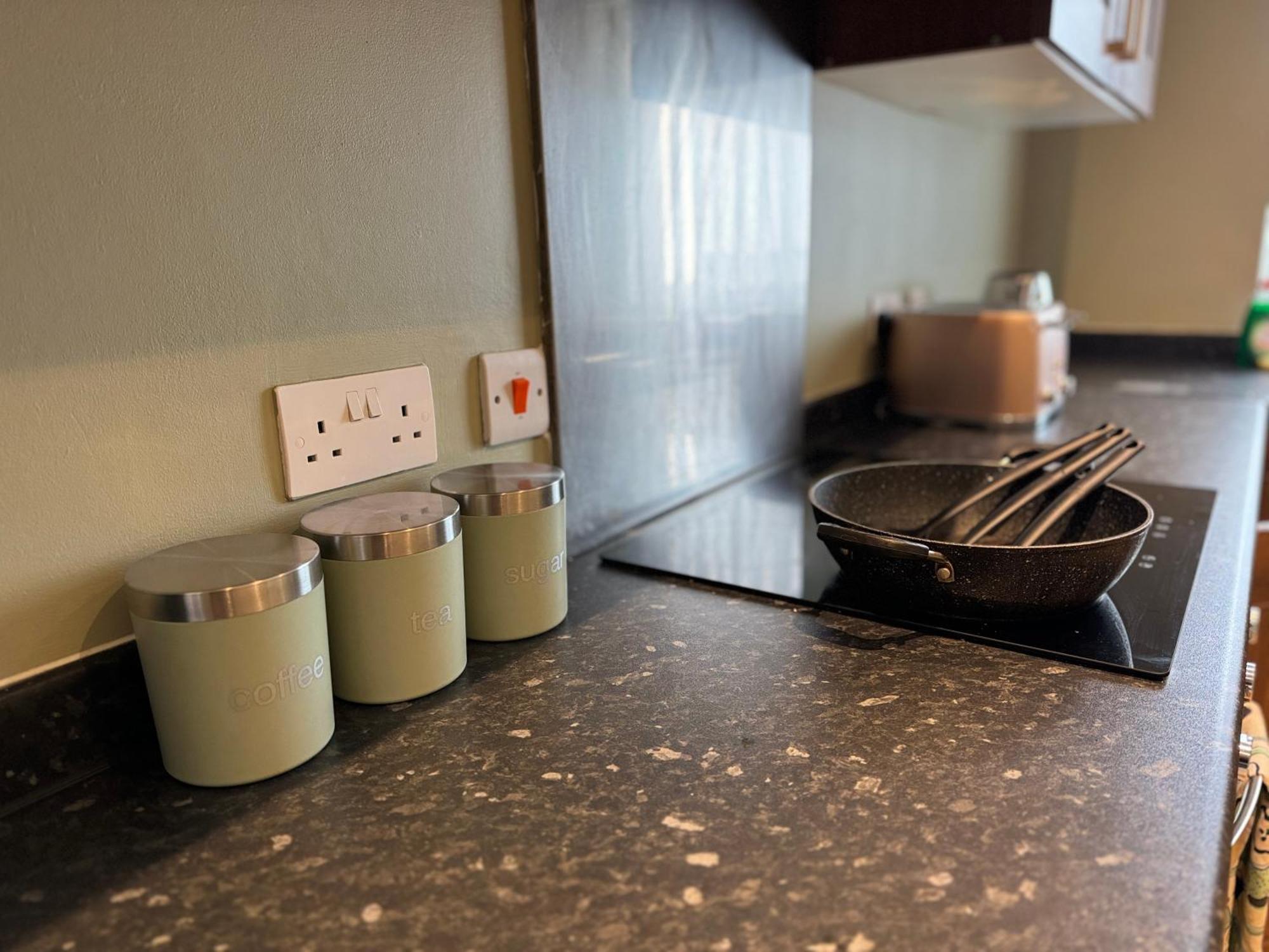 Group Bookings: Up To 30 Guests Across 5 Spacious Flats! Keyless Access Free Wifi & Parking 버밍엄 외부 사진