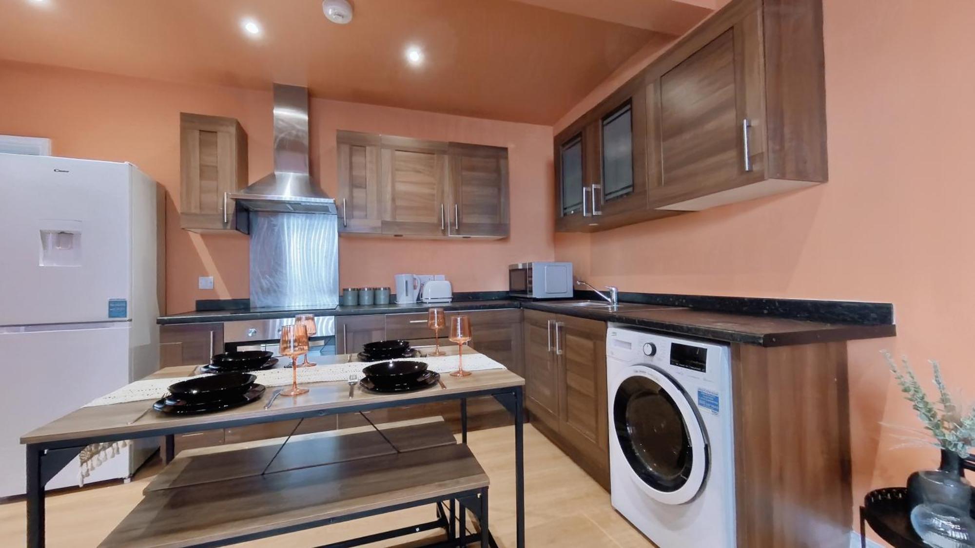 Group Bookings: Up To 30 Guests Across 5 Spacious Flats! Keyless Access Free Wifi & Parking 버밍엄 외부 사진