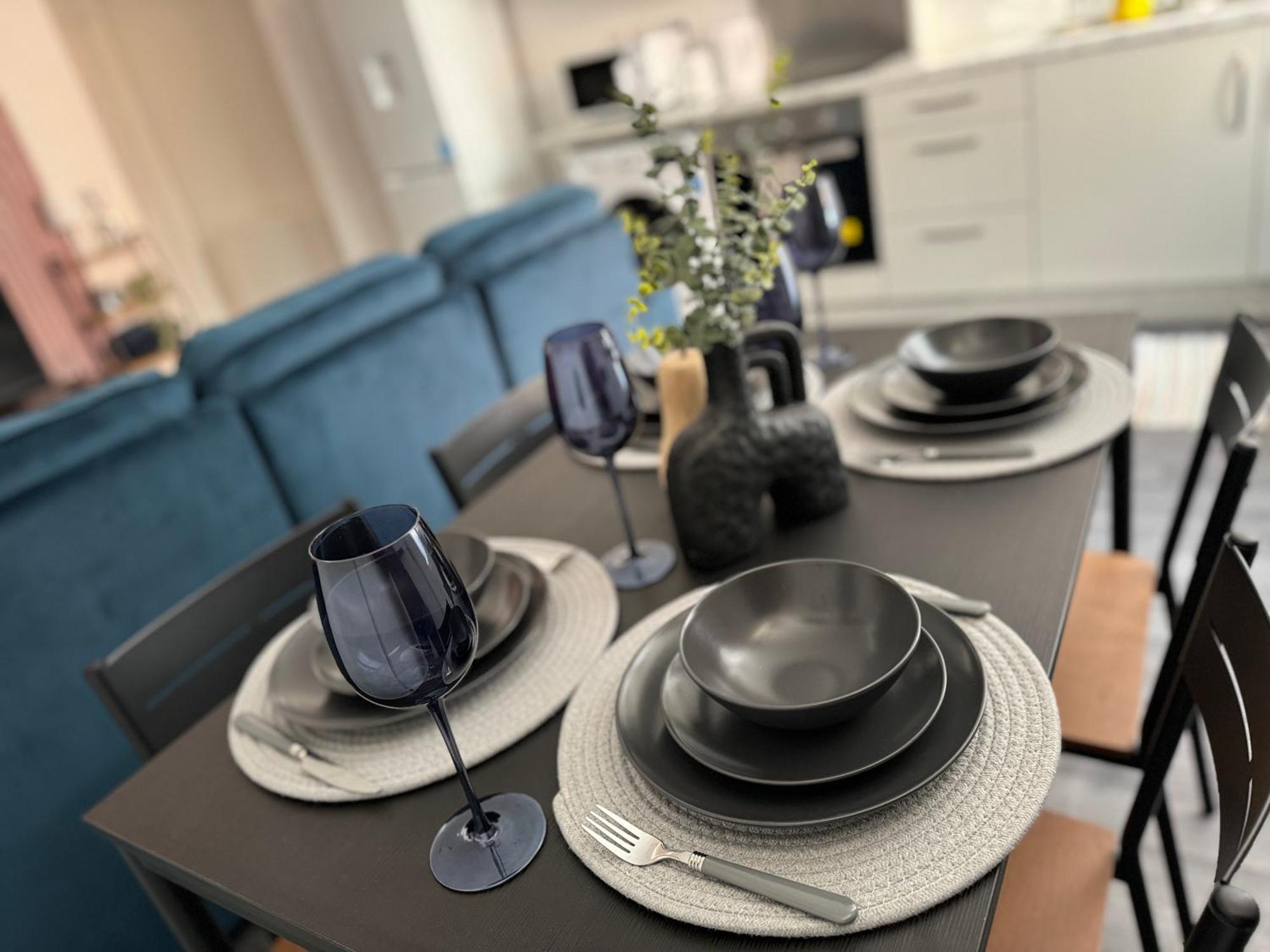 Group Bookings: Up To 30 Guests Across 5 Spacious Flats! Keyless Access Free Wifi & Parking 버밍엄 외부 사진
